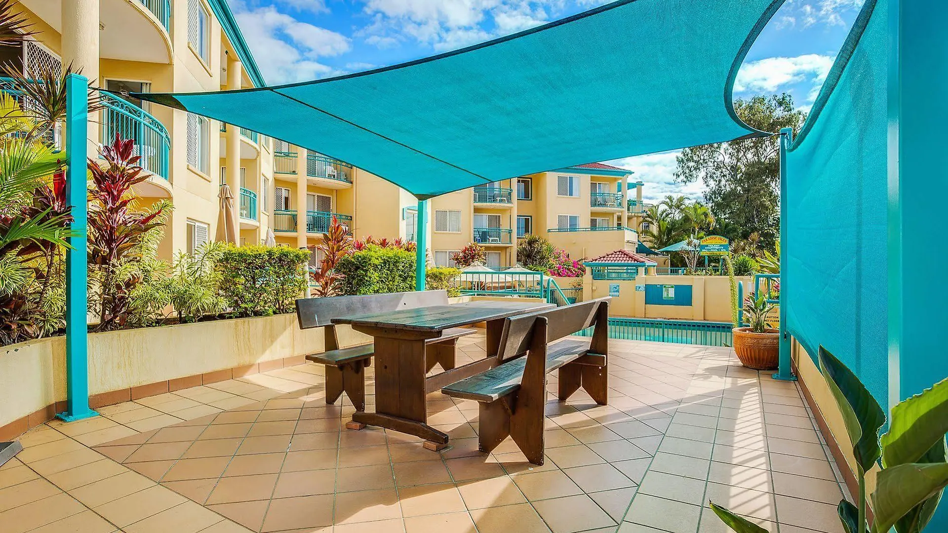 *** Apartahotel Paradise Isles Apartamentos Gold Coast Australia